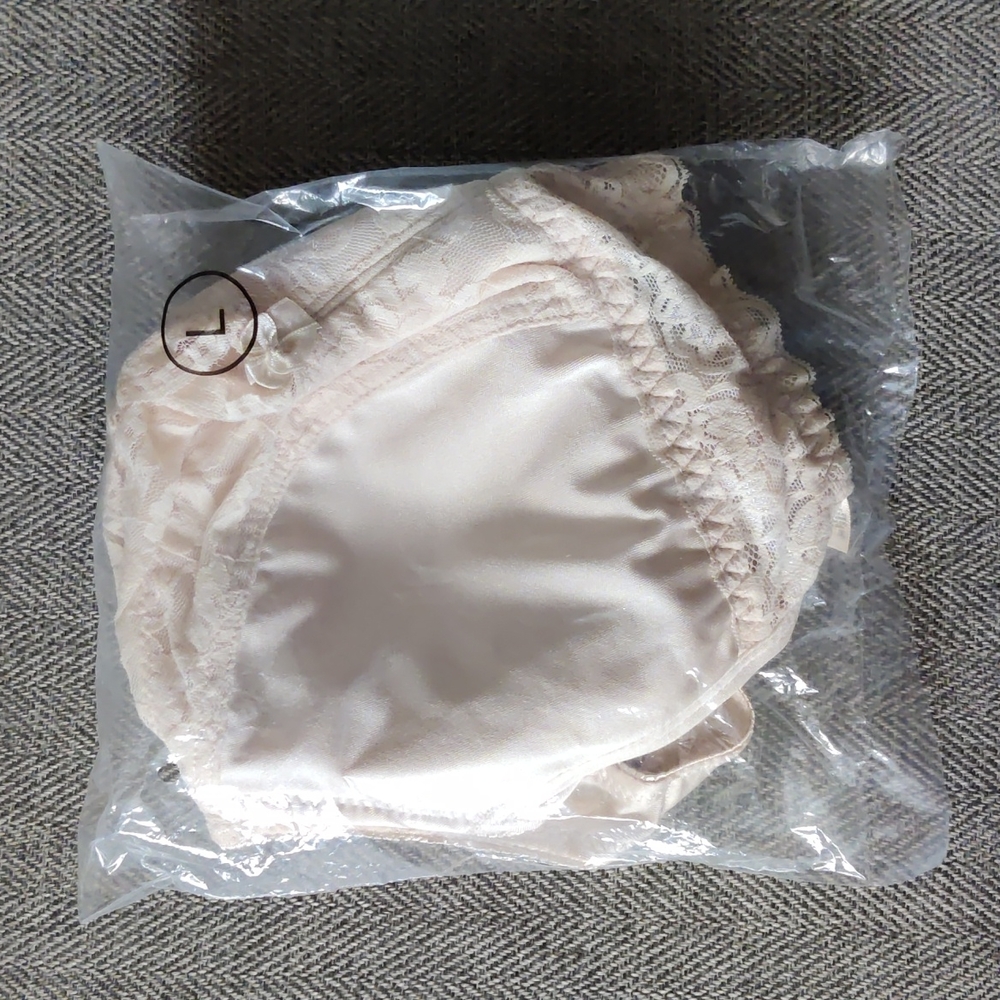 NWT RHONDA SHEAR Nude Lace Bra with Removable Pads
